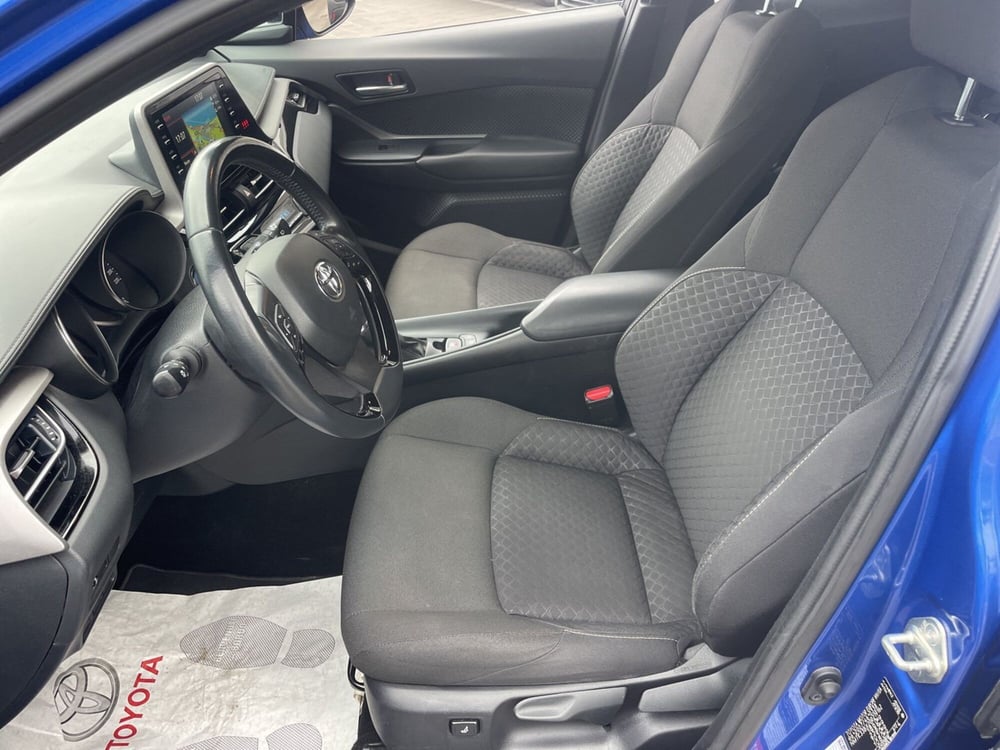 Toyota Toyota C-HR usata a Catania (9)