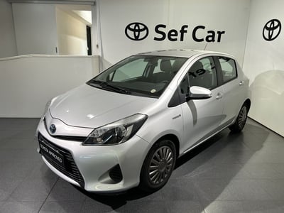 Toyota Yaris 1.5 Hybrid 5 porte Lounge Pi&ugrave; del 2013 usata a Milano