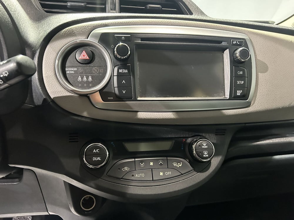Toyota Yaris usata a Milano (16)