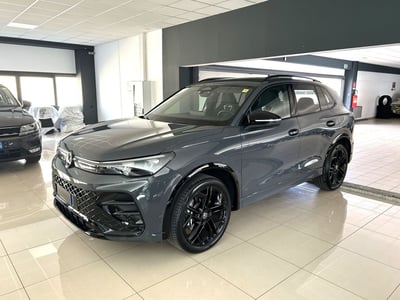 Volkswagen Tiguan 2.0 tsi R-Line 4motion 265cv dsg del 2024 usata a Ferrara