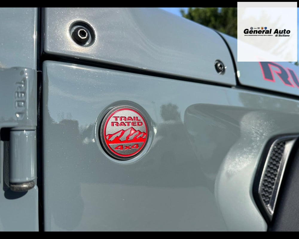 Jeep Wrangler Unlimited nuova a Lucca (11)