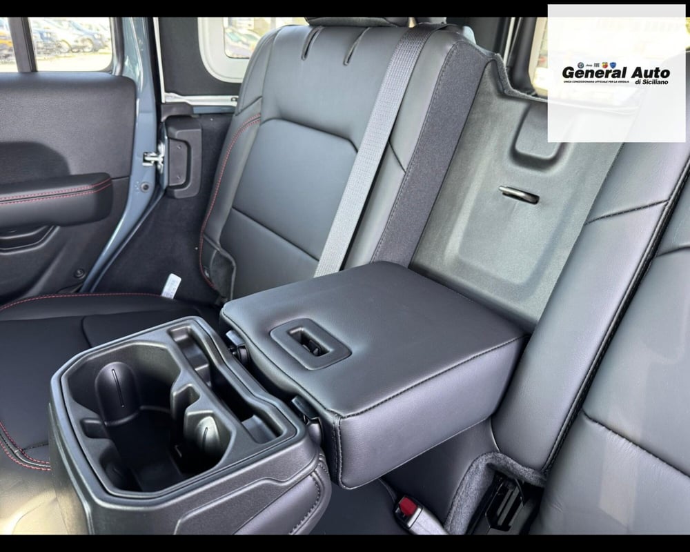 Jeep Wrangler Unlimited nuova a Lucca (16)