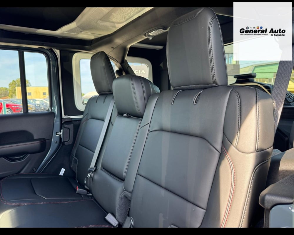 Jeep Wrangler Unlimited nuova a Lucca (17)