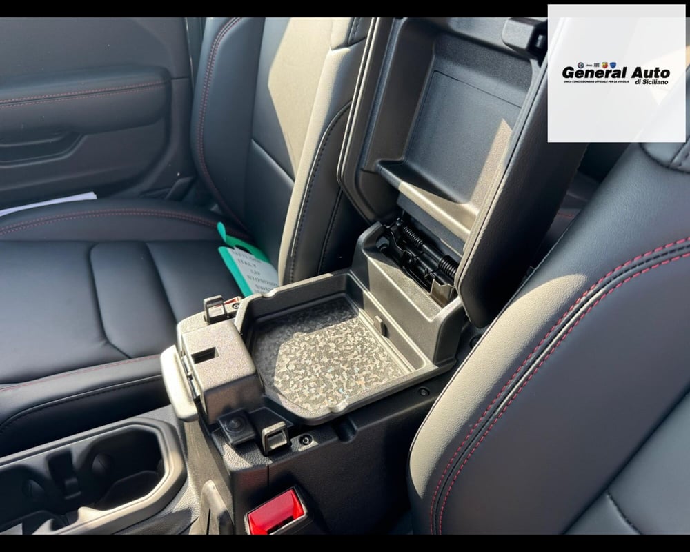Jeep Wrangler Unlimited nuova a Lucca (19)
