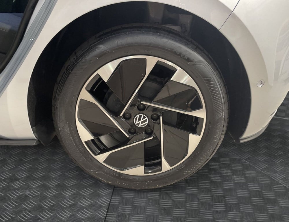 Volkswagen ID.3 nuova a Varese (8)