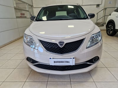 Lancia Ypsilon 1.2 69 CV 5 porte Silver del 2017 usata a Saronno
