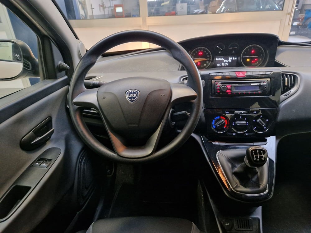 Lancia Ypsilon usata a Varese (12)