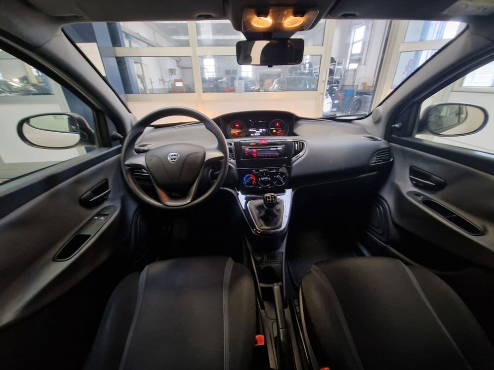 Lancia Ypsilon usata a Varese (13)