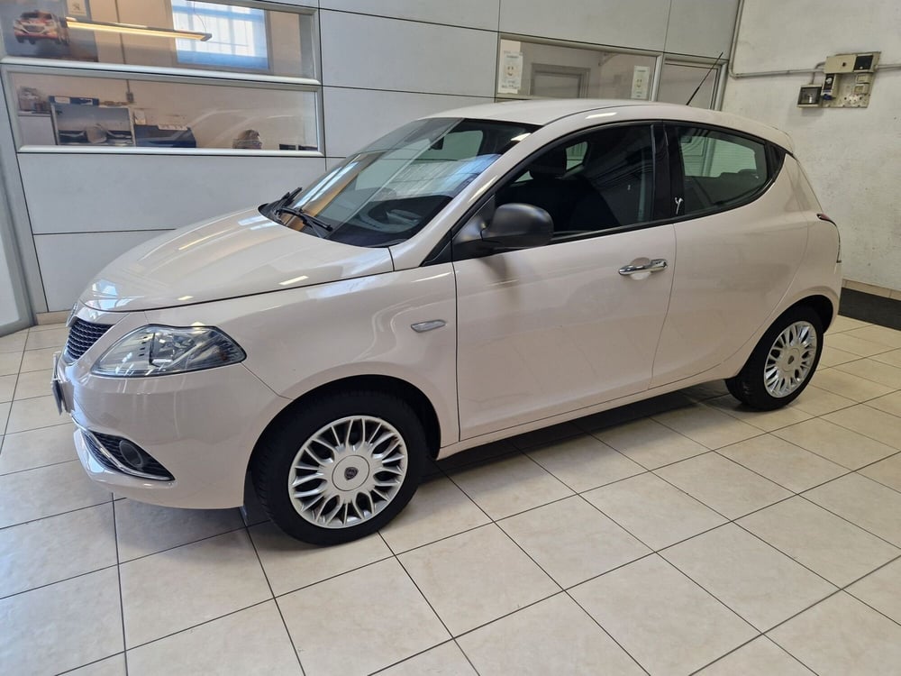 Lancia Ypsilon usata a Varese (2)