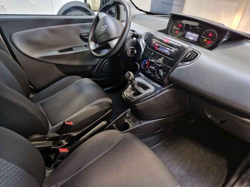 Lancia Ypsilon usata a Varese (8)