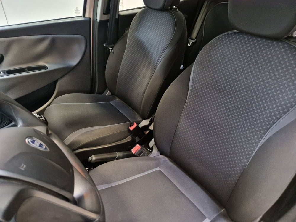 Lancia Ypsilon usata a Varese (9)