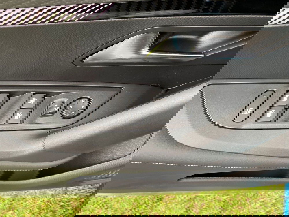 Peugeot 2008 nuova a Salerno (15)