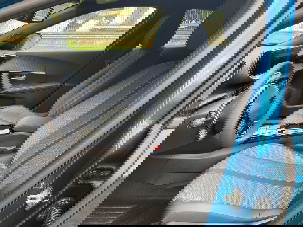 Peugeot 2008 nuova a Salerno (6)