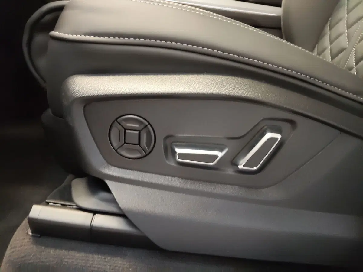 Audi Q8 nuova a Modena (15)