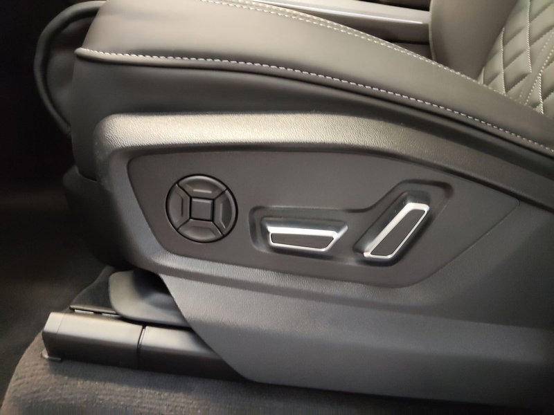 Audi Q8 nuova a Modena (15)