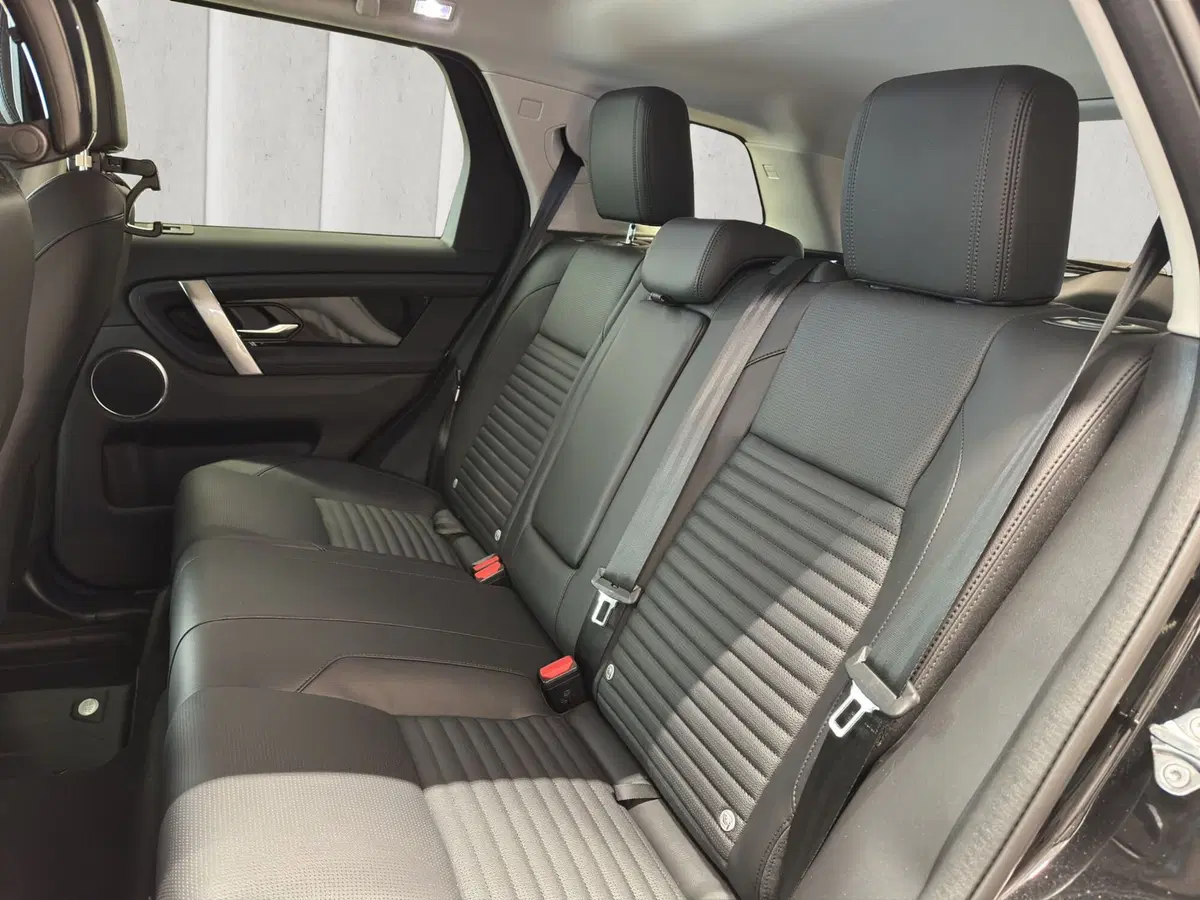 Land Rover Discovery Sport usata a Milano (14)
