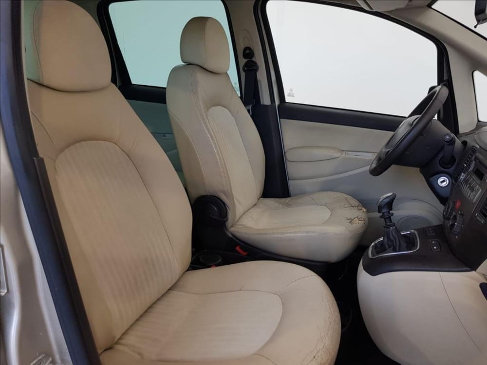 Lancia Ypsilon usata a Lucca (12)
