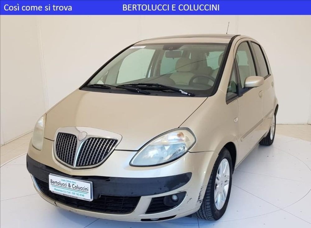 Lancia Ypsilon usata a Lucca