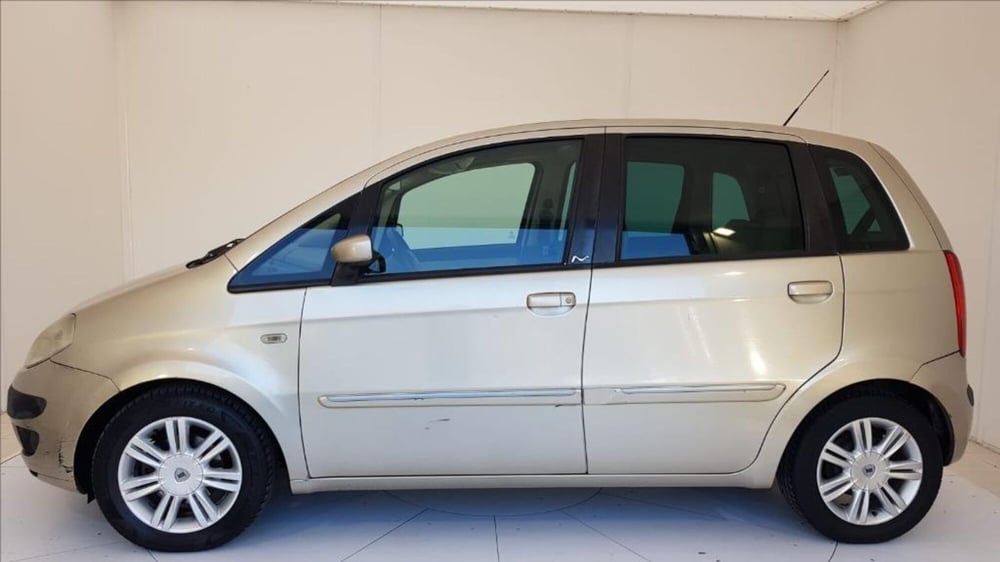 Lancia Ypsilon usata a Lucca (4)