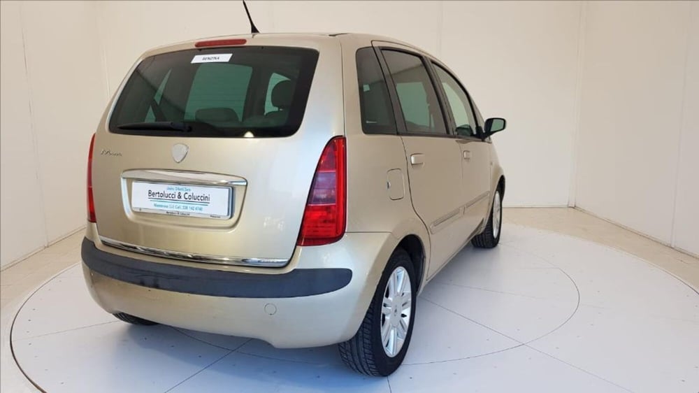 Lancia Ypsilon usata a Lucca (7)