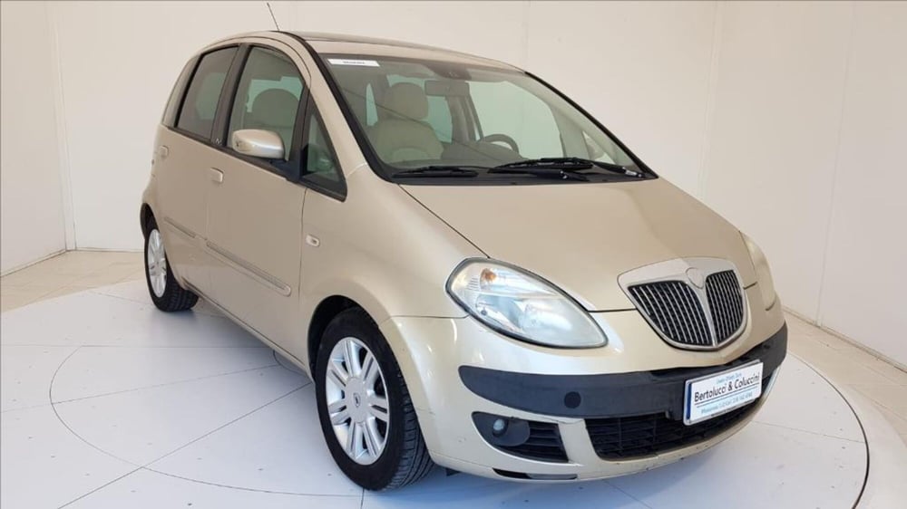 Lancia Ypsilon usata a Lucca (9)
