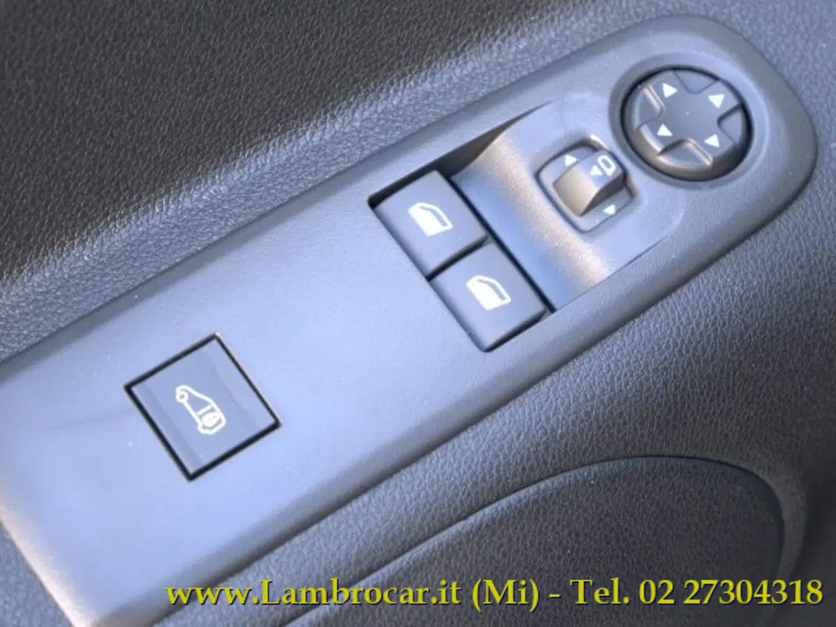 Opel Combo Furgone nuova a Milano (17)