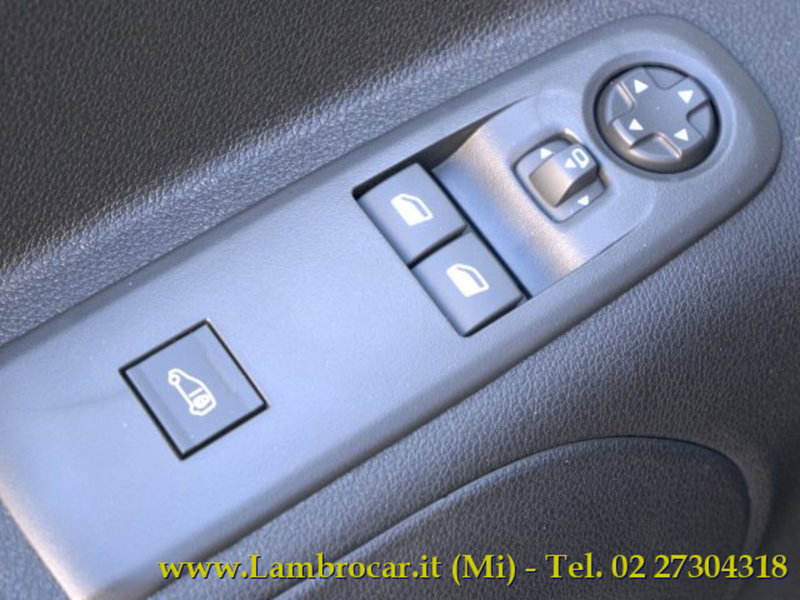 Opel Combo Furgone nuova a Milano (17)