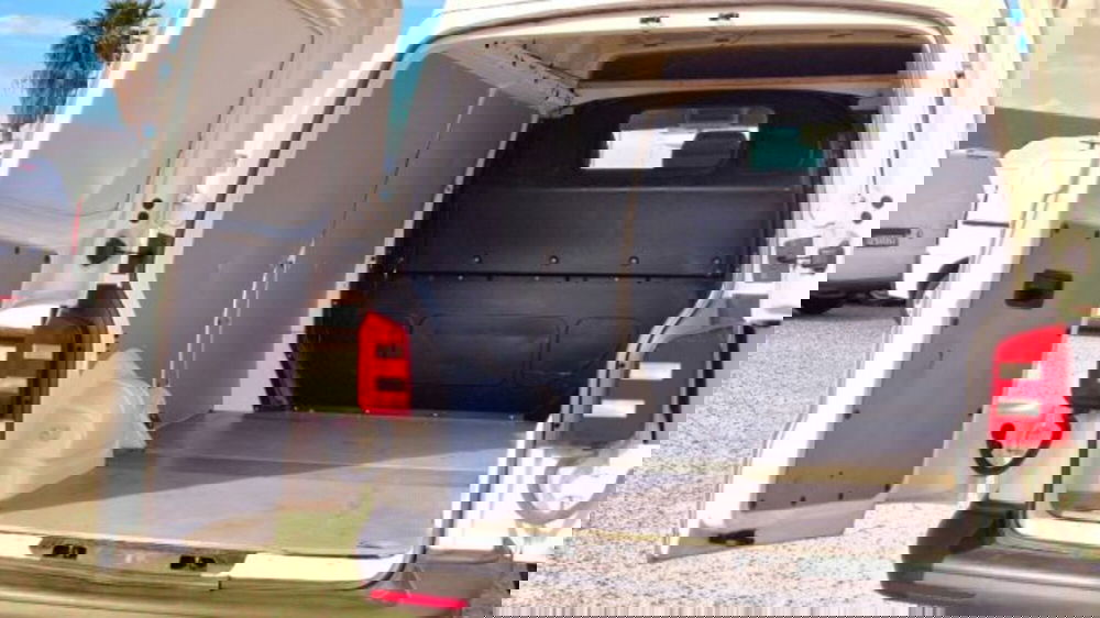 Volkswagen Veicoli Commerciali Transporter Furgone usata a Oristano (12)