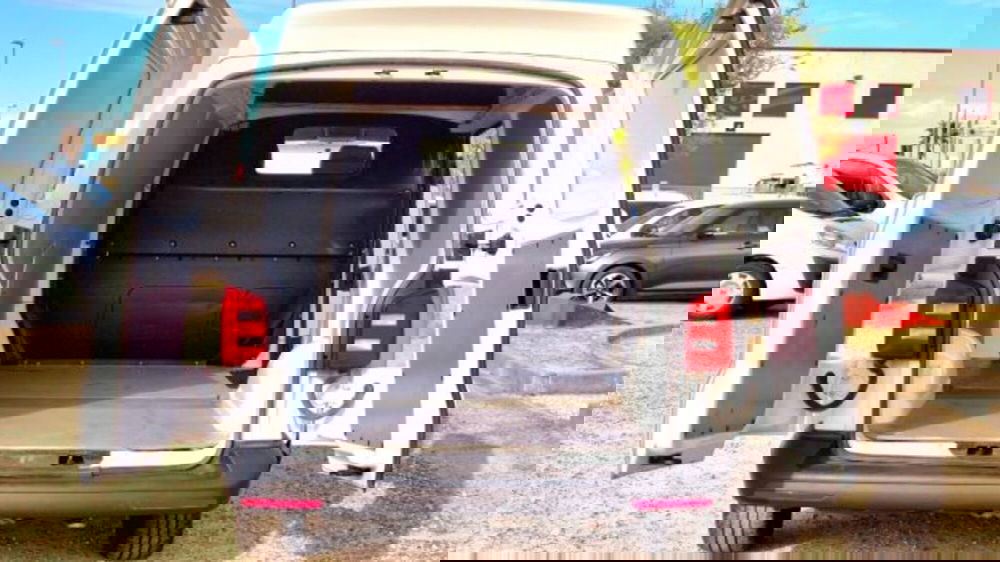 Volkswagen Veicoli Commerciali Transporter Furgone usata a Oristano (13)