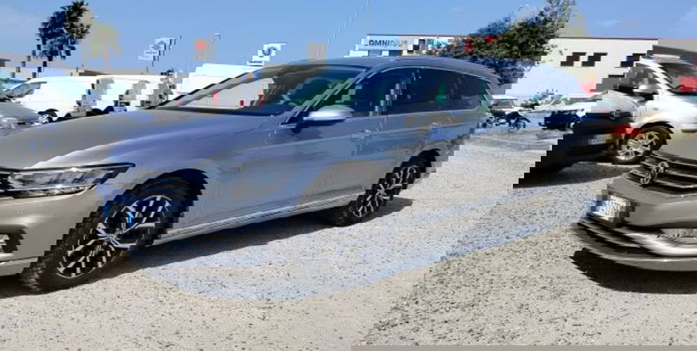 Volkswagen Passat Variant usata a Oristano (7)