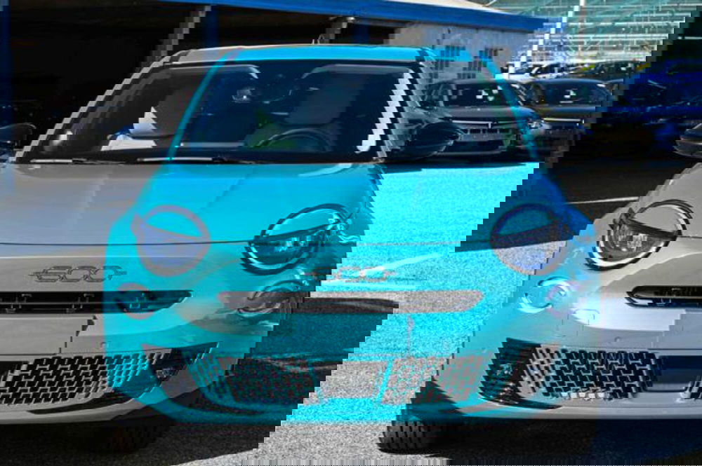 Fiat 600 nuova a Torino (2)