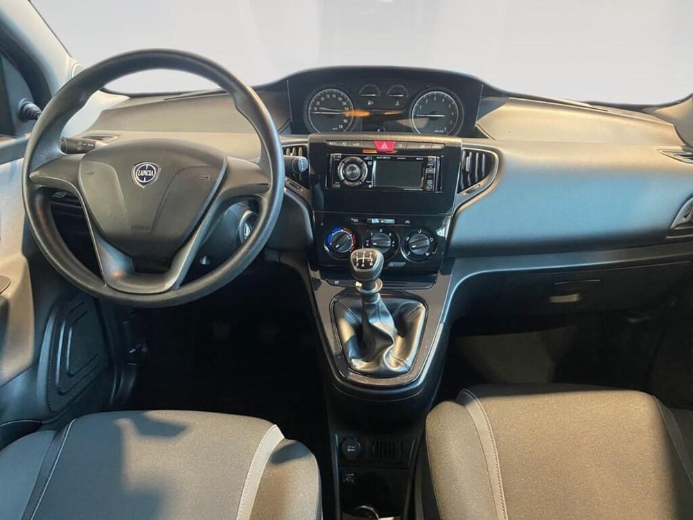 Lancia Ypsilon usata a Torino (5)