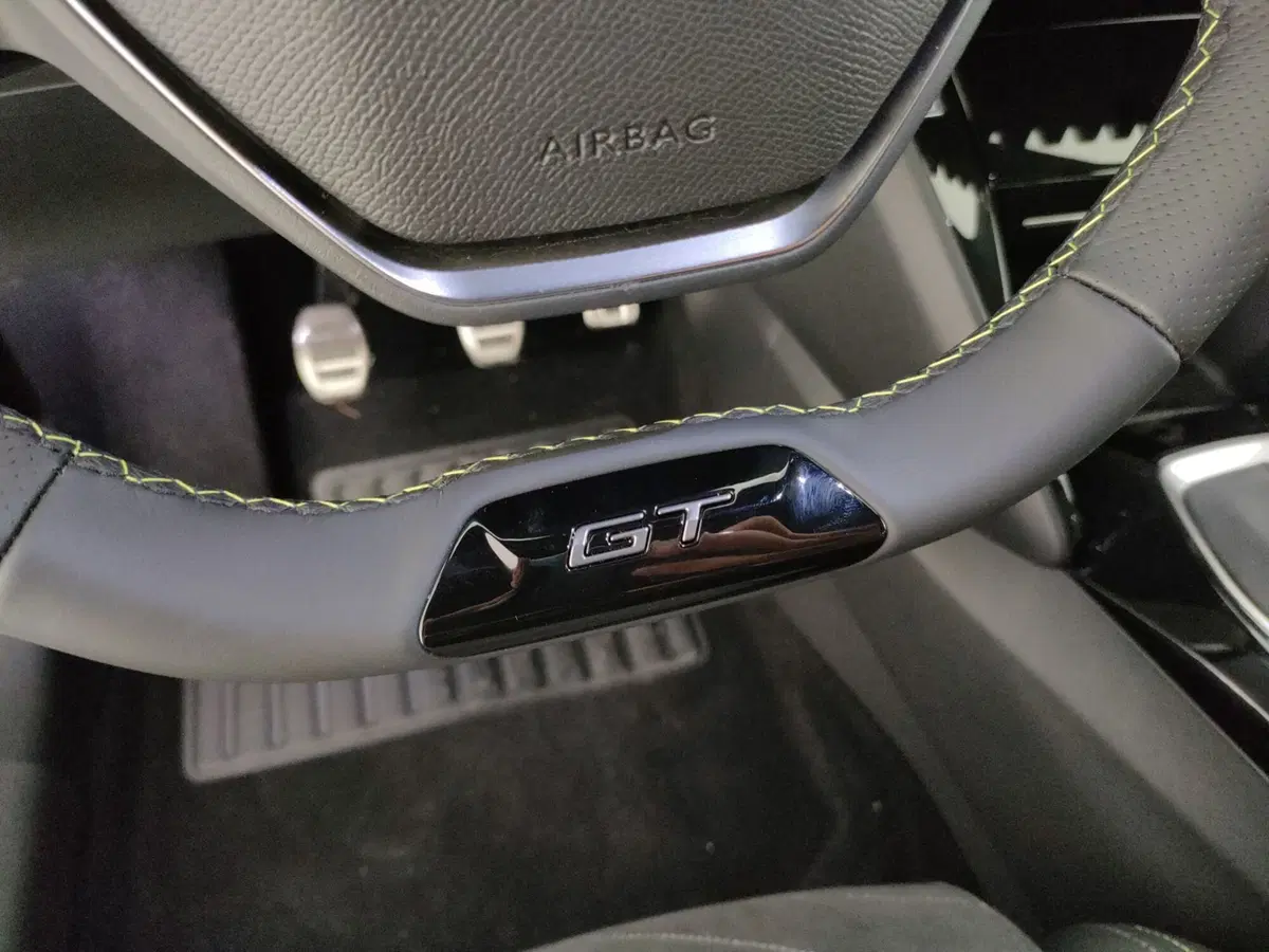 Peugeot 208 nuova a Caserta (11)