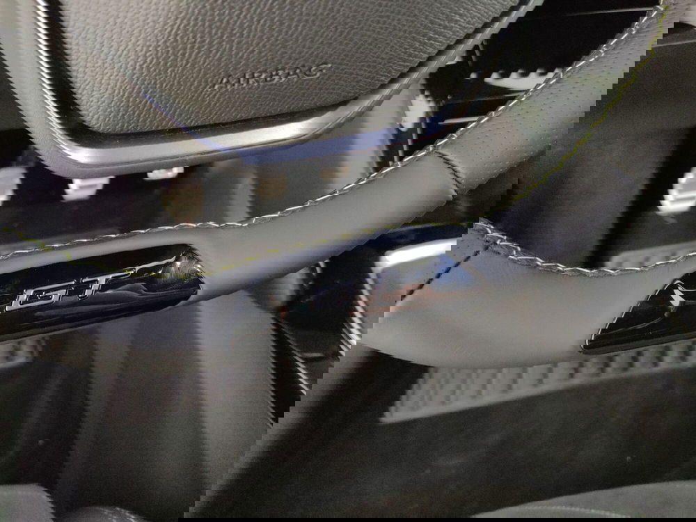 Peugeot 208 nuova a Caserta (11)