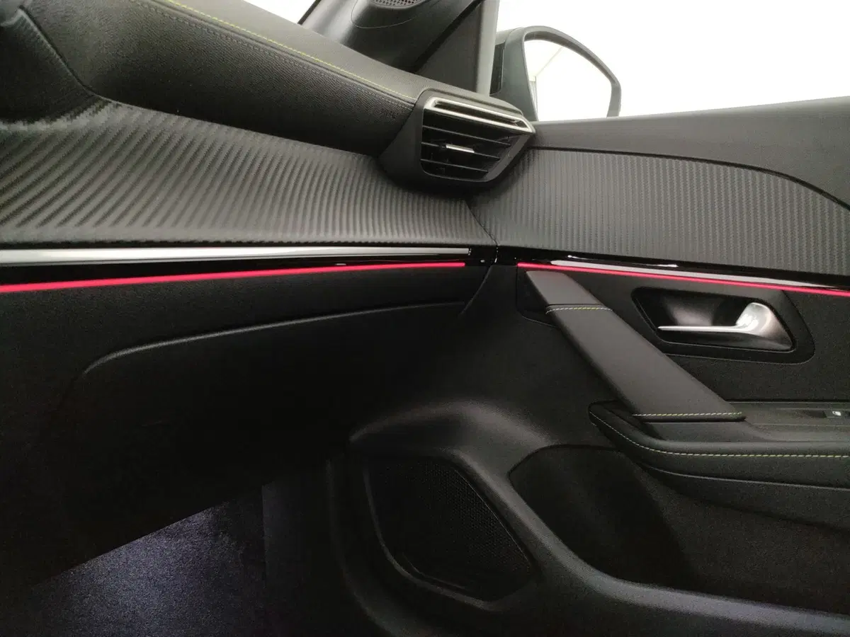 Peugeot 208 nuova a Caserta (12)