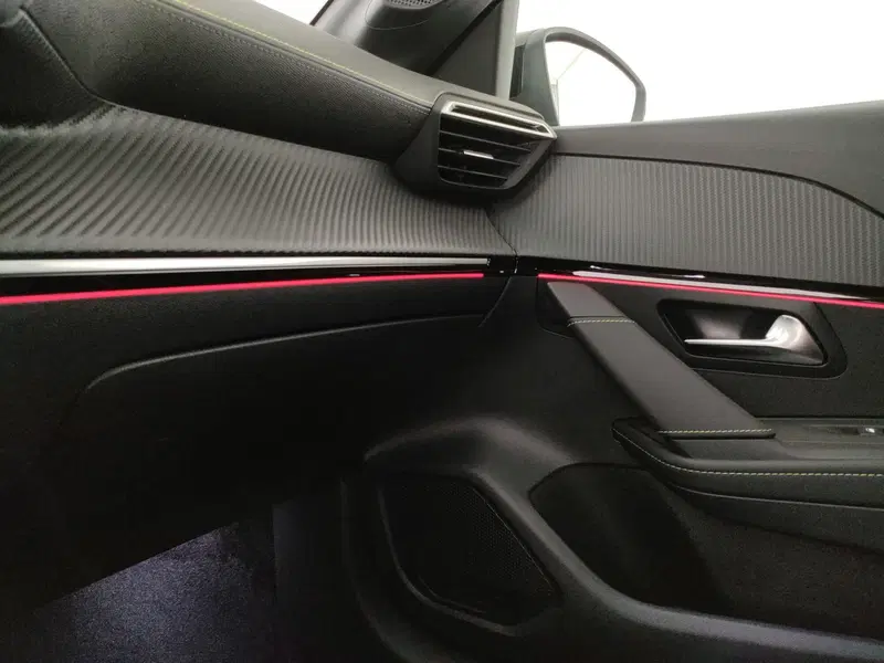 Peugeot 208 nuova a Caserta (12)