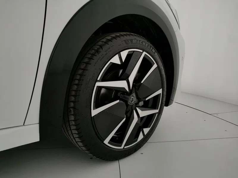 Peugeot 208 nuova a Caserta (13)