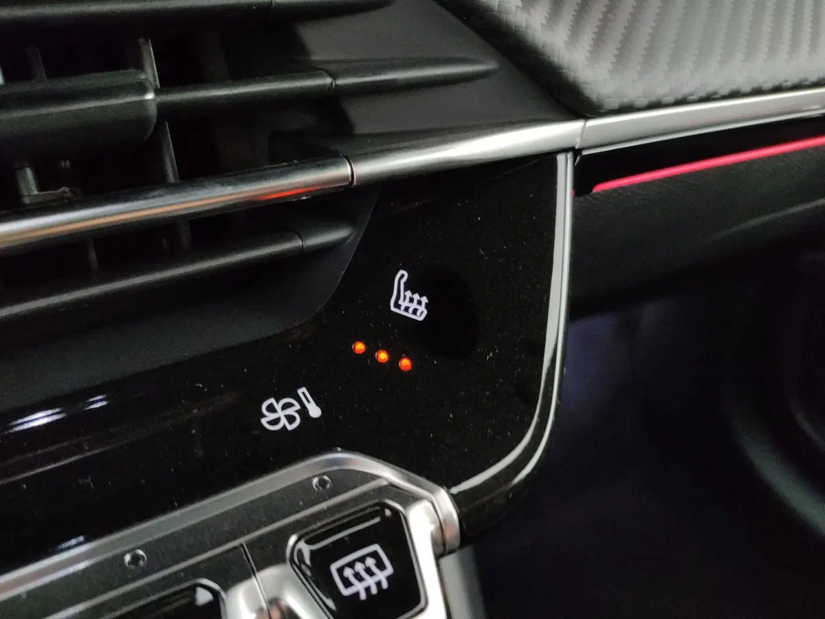 Peugeot 208 nuova a Caserta (17)