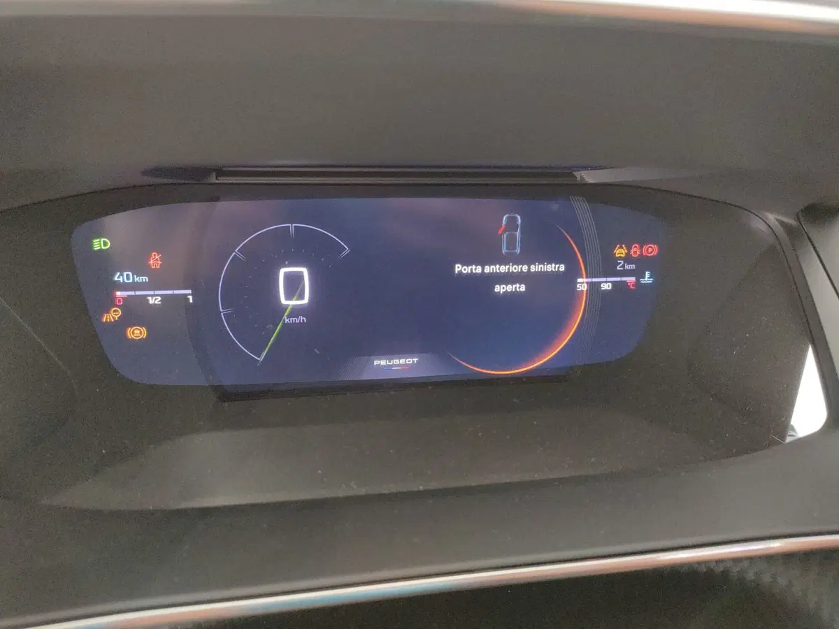 Peugeot 208 nuova a Caserta (18)