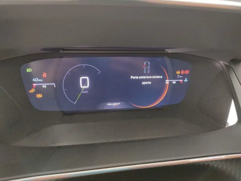 Peugeot 208 nuova a Caserta (18)