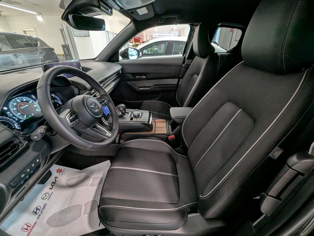 Mazda MX-30 nuova a Napoli (12)