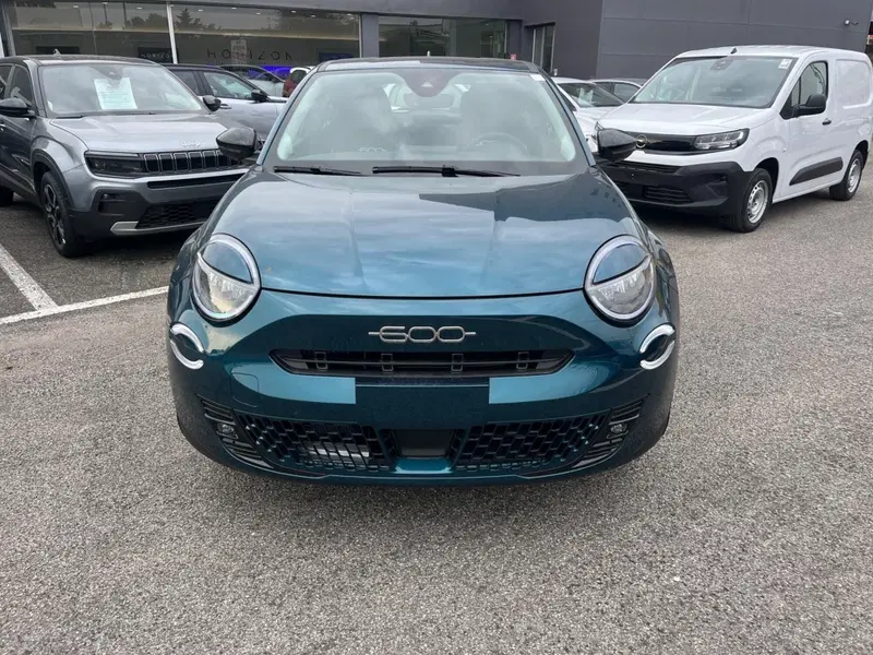 Fiat 600 nuova a Milano (2)