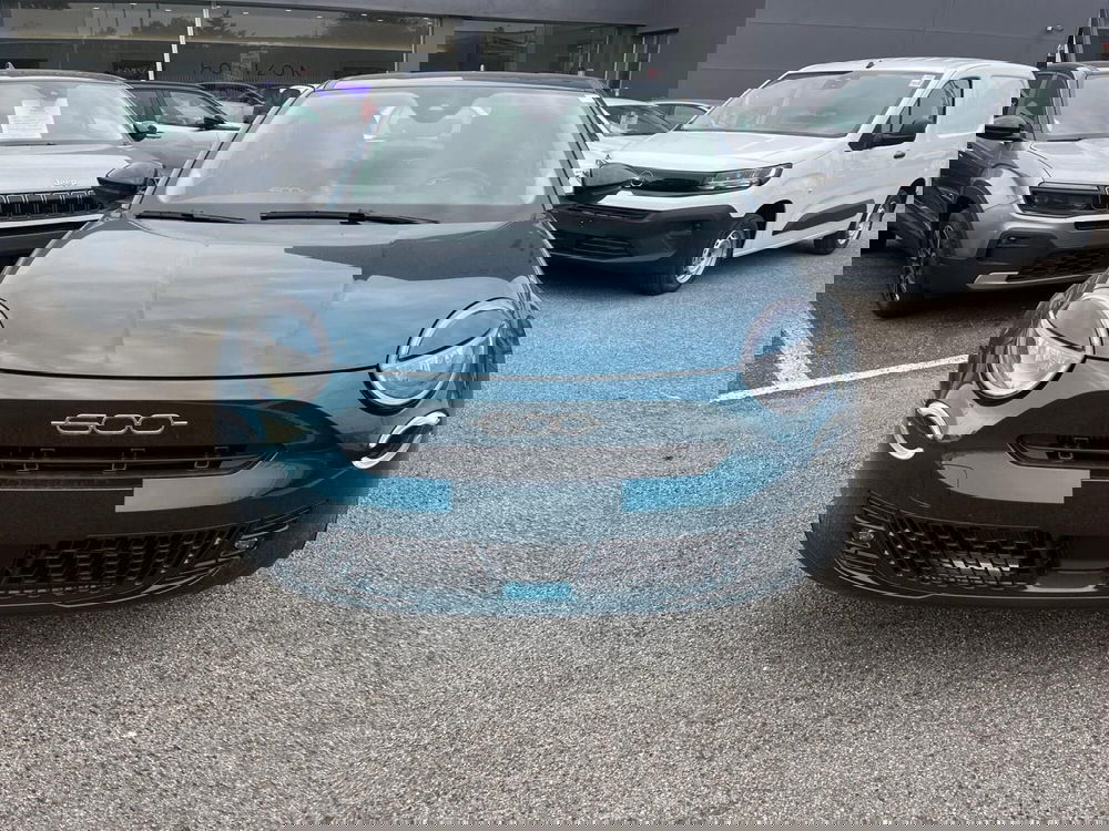 Fiat 600 nuova a Milano (2)