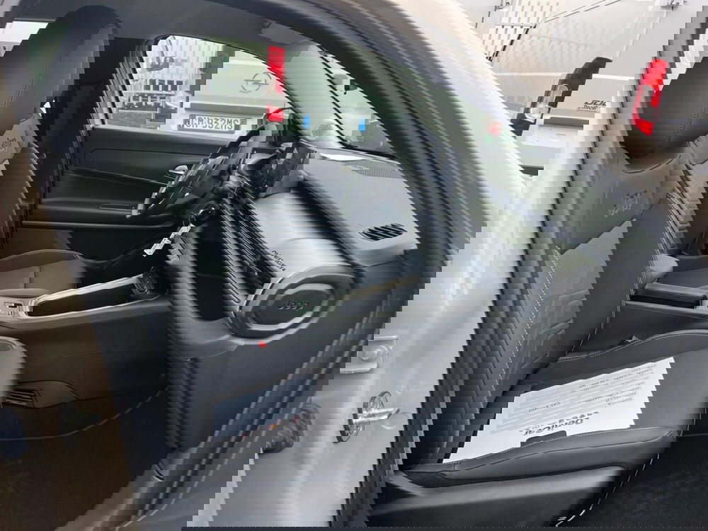 Jeep Avenger nuova a Milano (12)