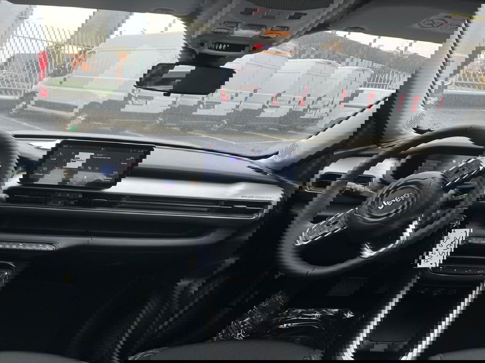 Jeep Avenger nuova a Milano (15)