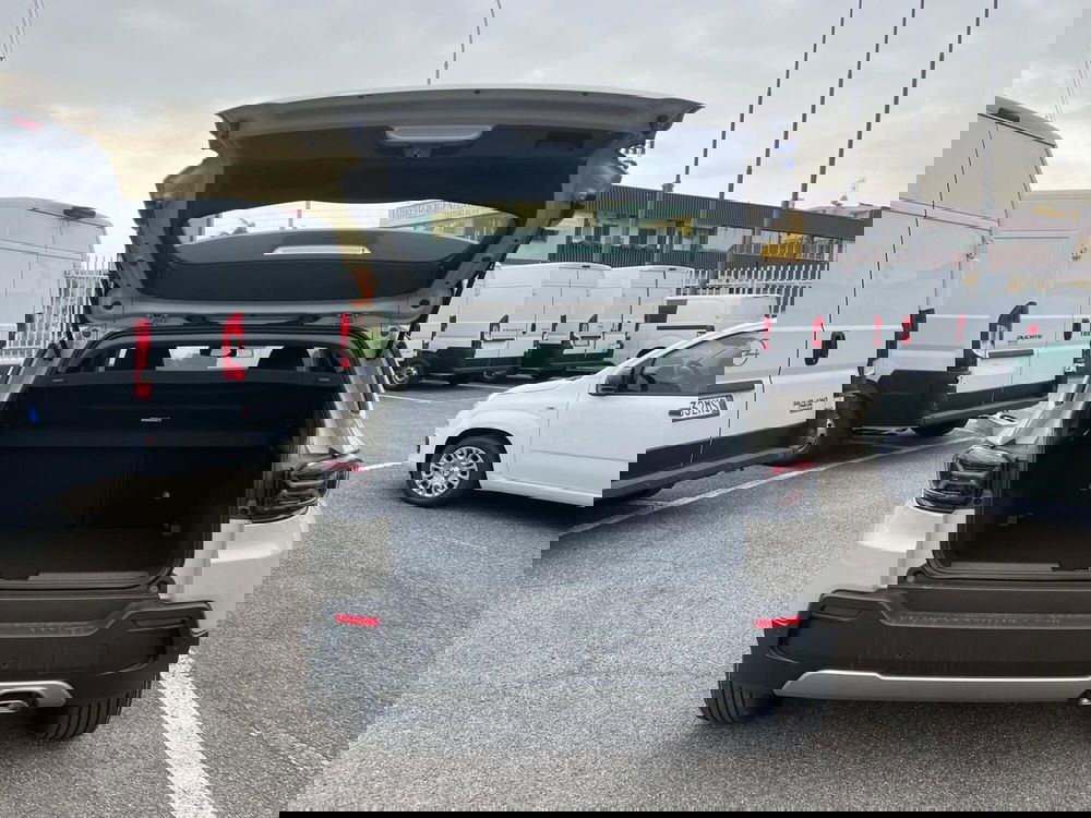 Jeep Avenger nuova a Milano (9)