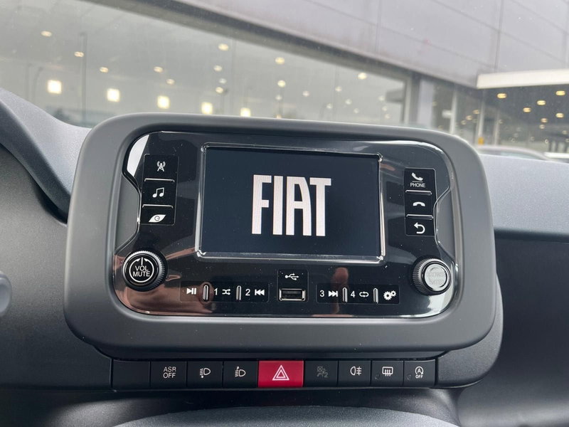 Fiat Panda Cross nuova a Milano (16)