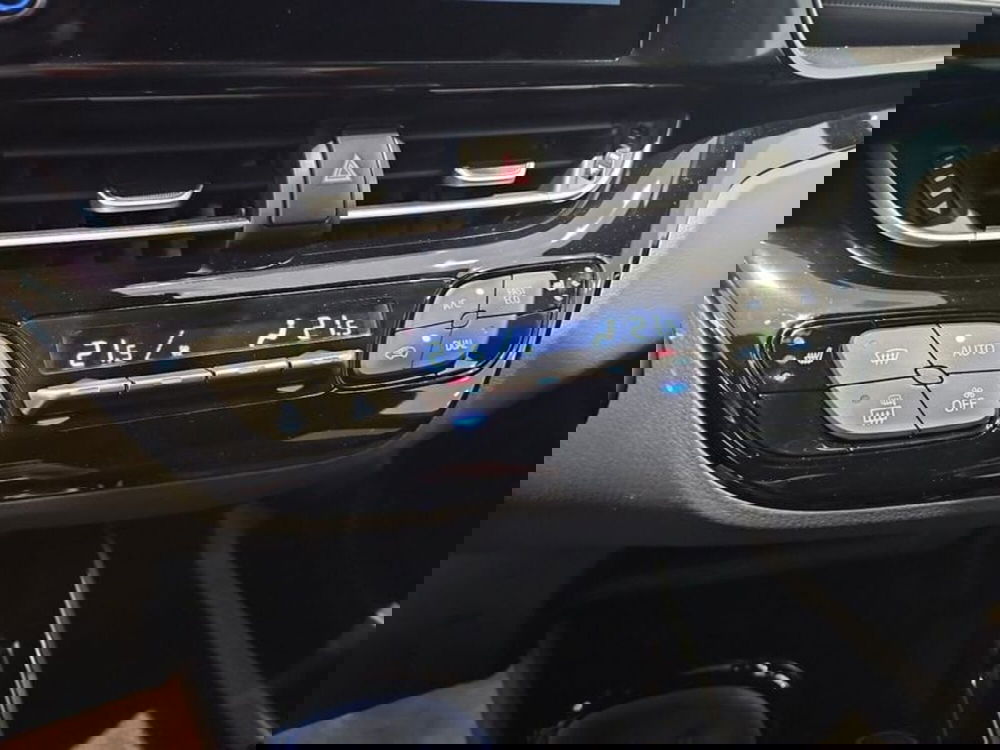 Toyota Toyota C-HR nuova a Vicenza (9)