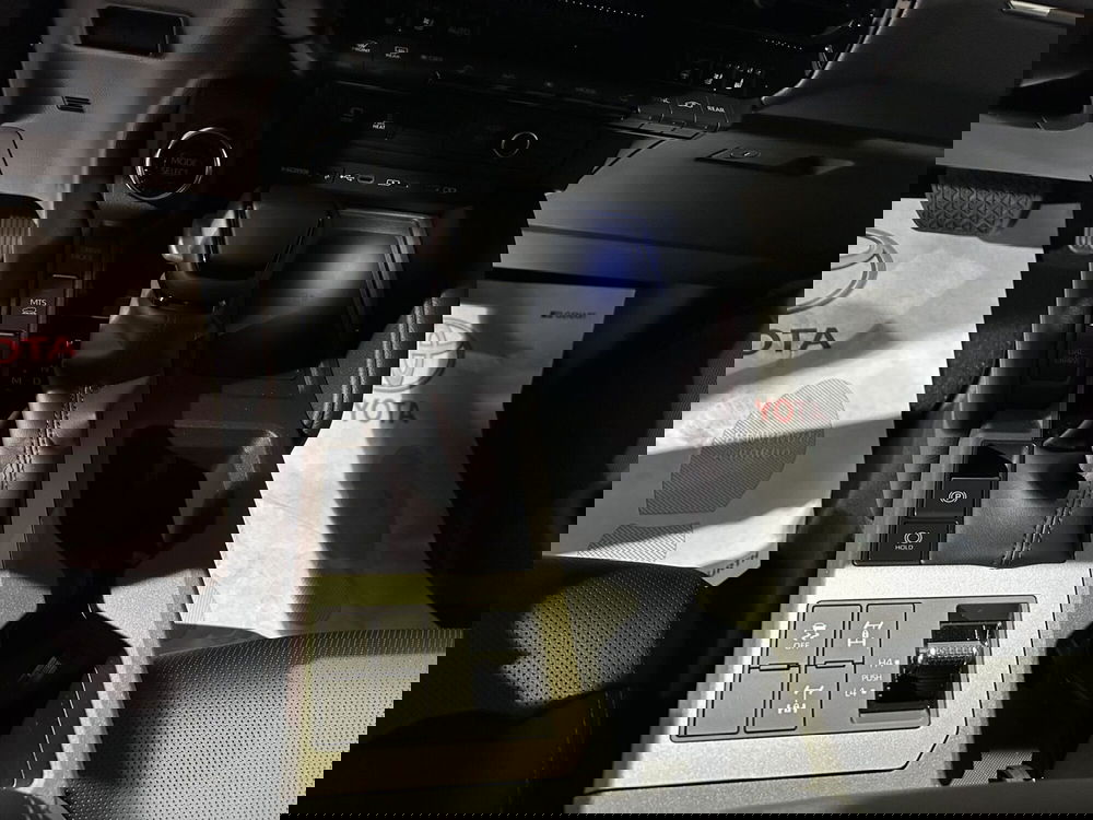 Toyota Land Cruiser nuova a Milano (14)