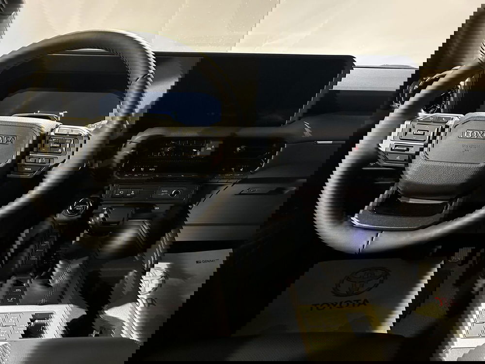 Toyota Land Cruiser nuova a Milano (8)